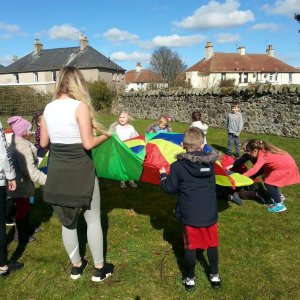 Biedronki zabawy z chustą animacyjną
