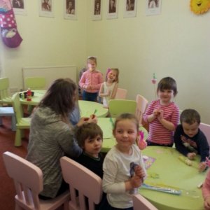 Zajęcia plastyczne w grupie Pszczółek